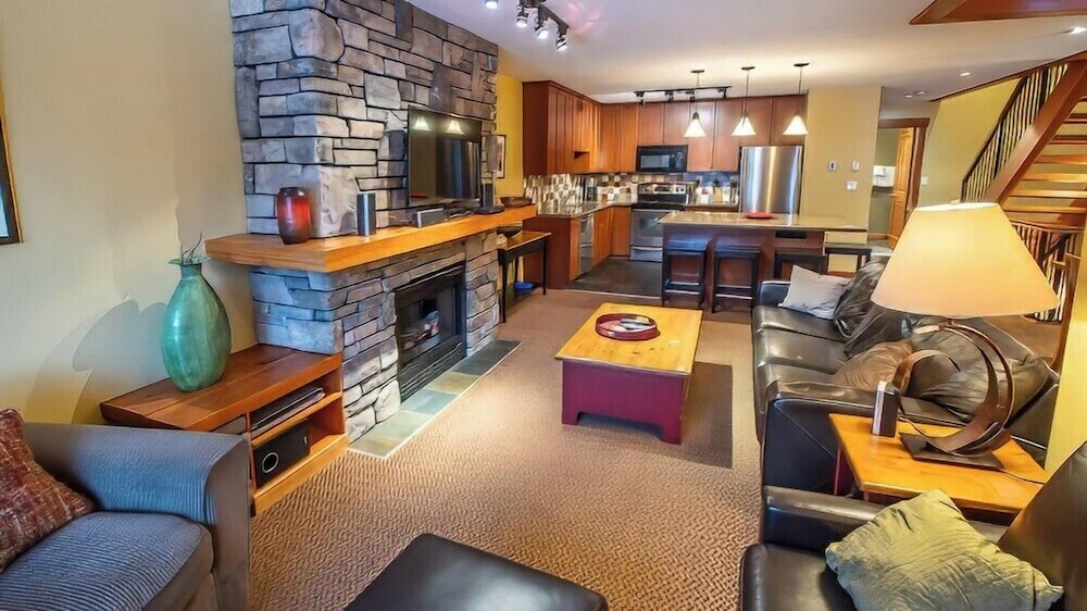 Pinnacle Ridge Chalets by Fernie Lodging