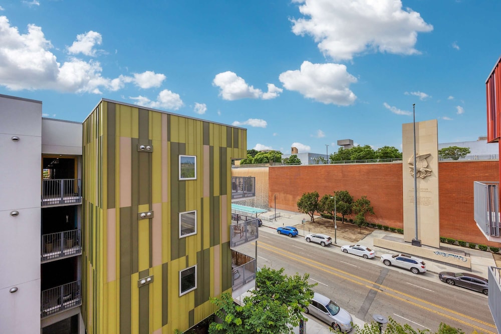 Stylish 2BR Family Apartment by Dtla