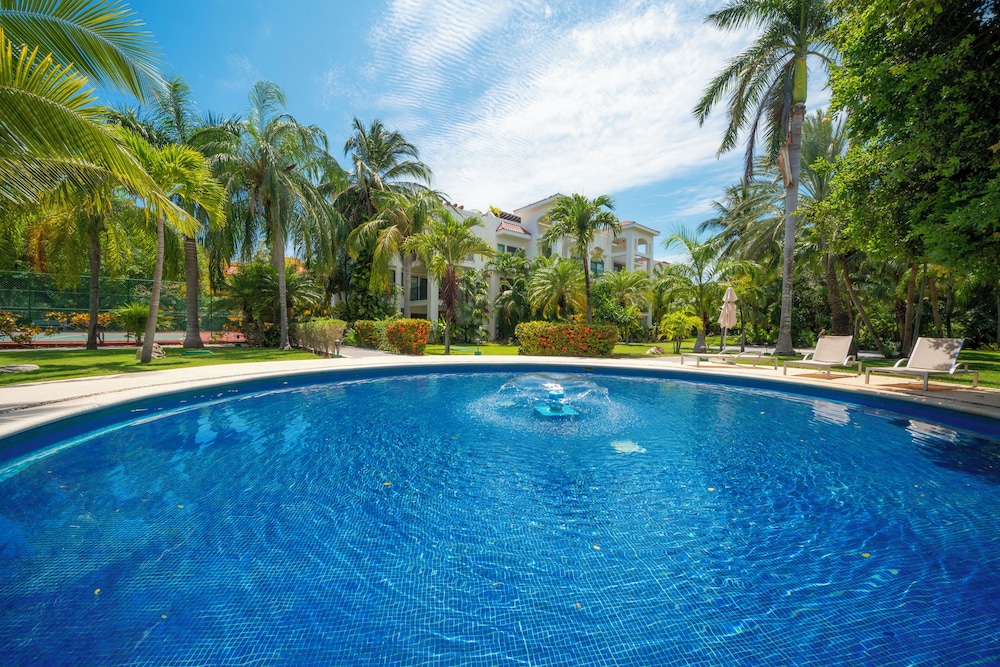 Luxury 2BR Condo with Pool - Paseo del Sol Playacar