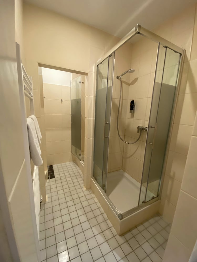 Singer109 Hostel