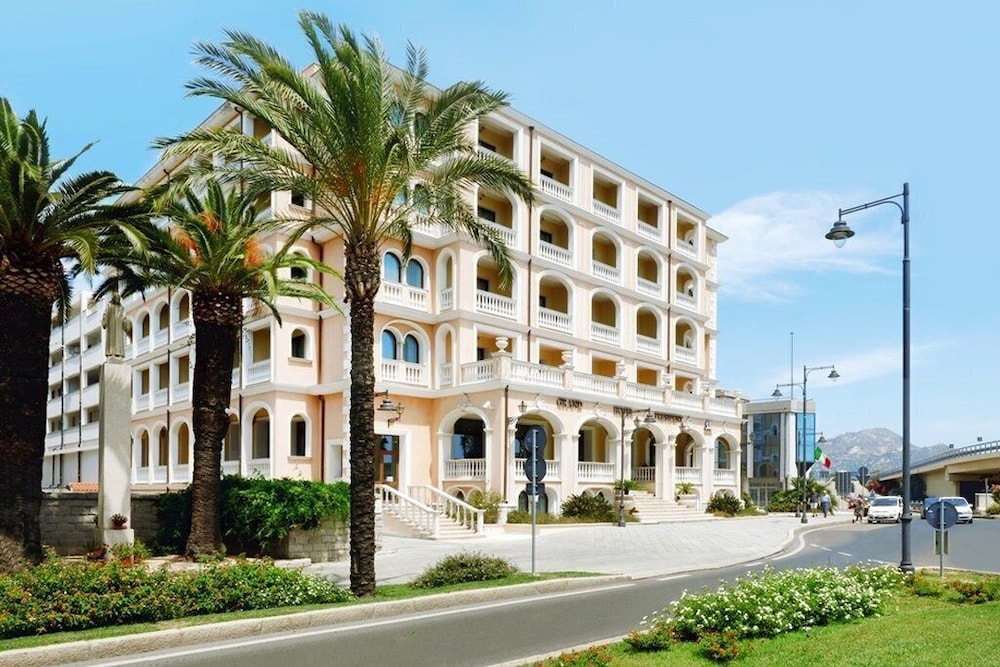Hotel Grand Hotel President Olbia - Image 1