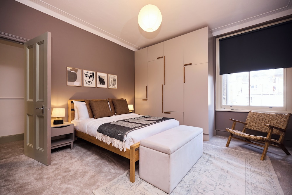 Classic Edwardian Flat near Emirates