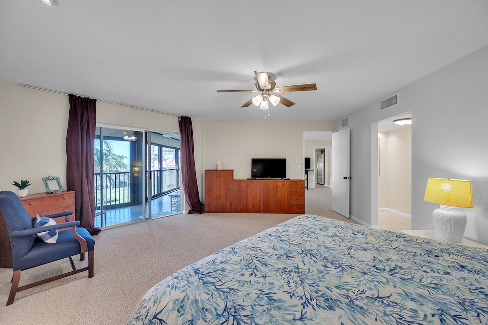 Gulf-view Condo With Resort-style Amenities 2 Bedroom Condo
