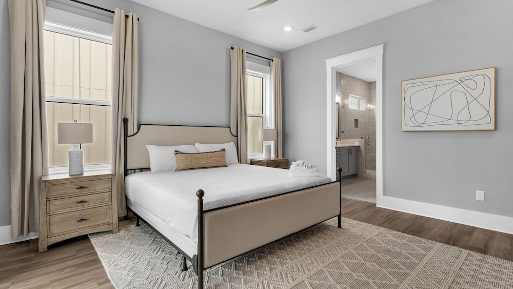 Inlet Beach Retreat With Rooftop Views, 4 Bikes + Free Attraction Tickets!
