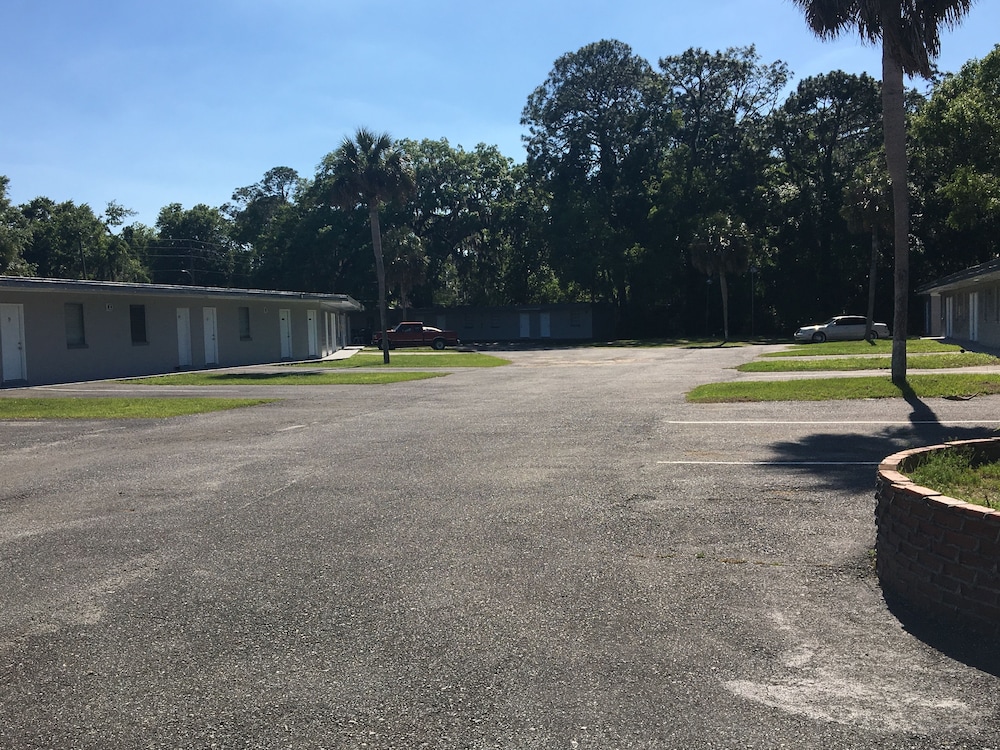 Skylark Motel