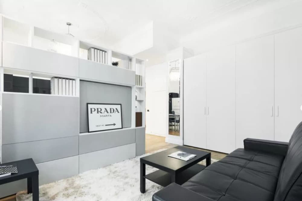 Acquileia - Stylish Loft Steps From Corso Magenta