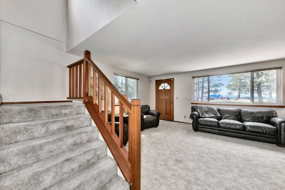 853p Lakeside Beach 4 Bedroom Home