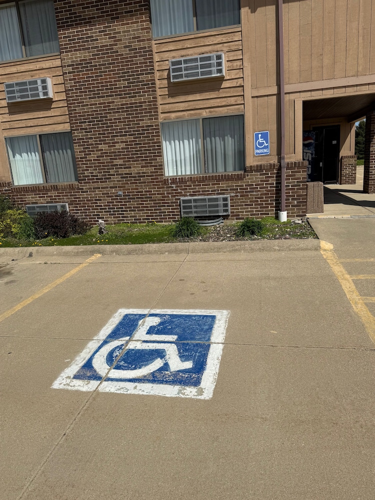 Budget Inn and Suites