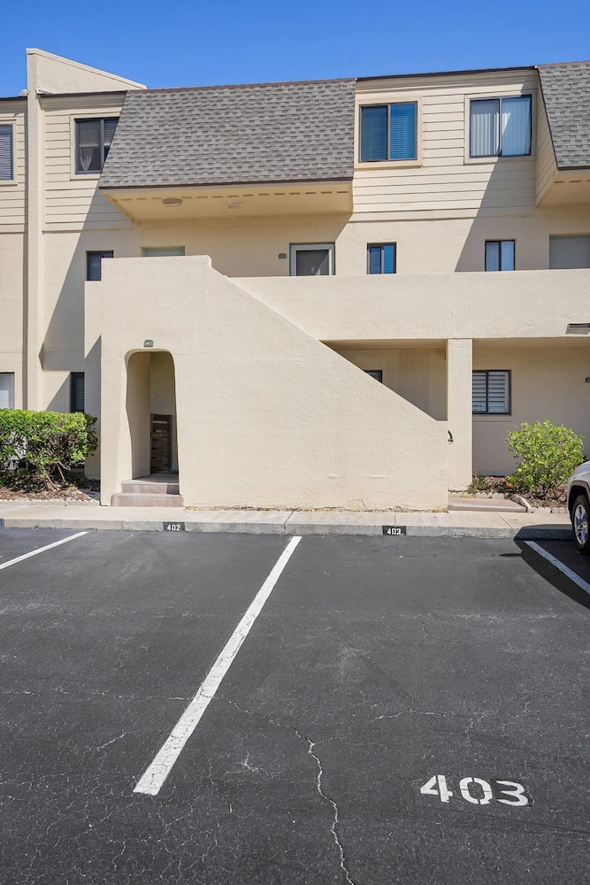 Oceanfront Patio Pool Tennis BBQ Free Parking