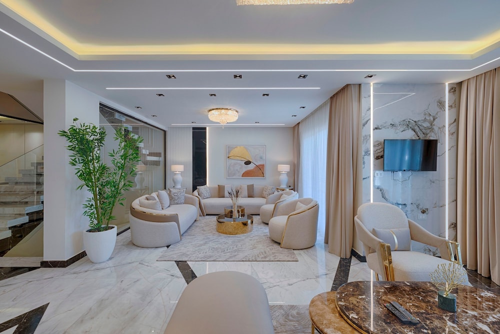 Vesta - Luxury Villa - 3BR - CFC II