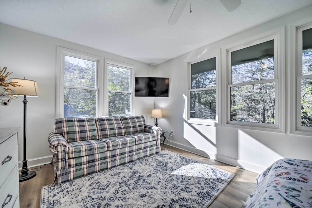 Sapphire Home w/ Grill & Pool Access view 4