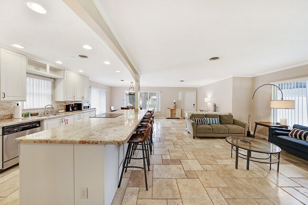 332 Wilton Manors in Wilton Manors
