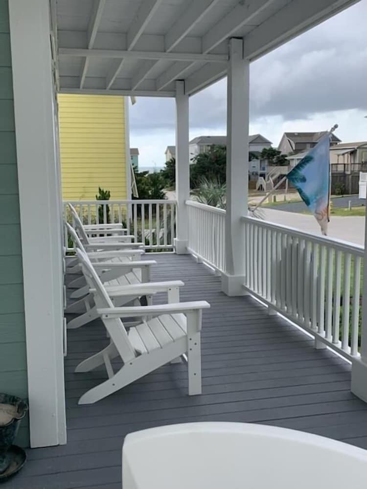 Absolute Bliss Private 4 Bedroom Home by RedAwning