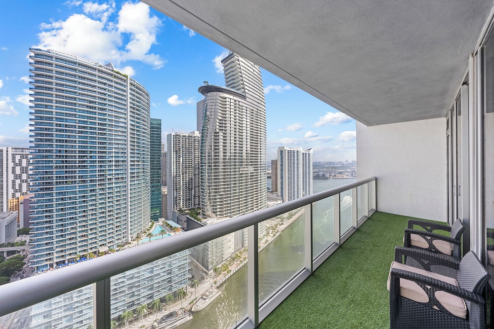 Penthouse ICON W Hotel WaterViews Balcony Brickell