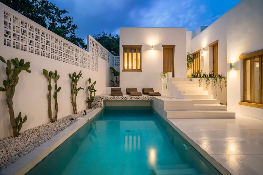 Villa Oasi 1 by Alfred in Bali - Brand New Tropical Luxury 3 BR Bingin Beach