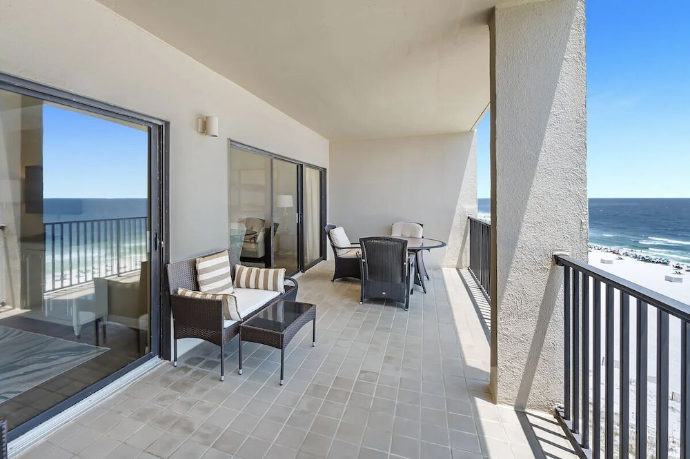 The Palms West 813