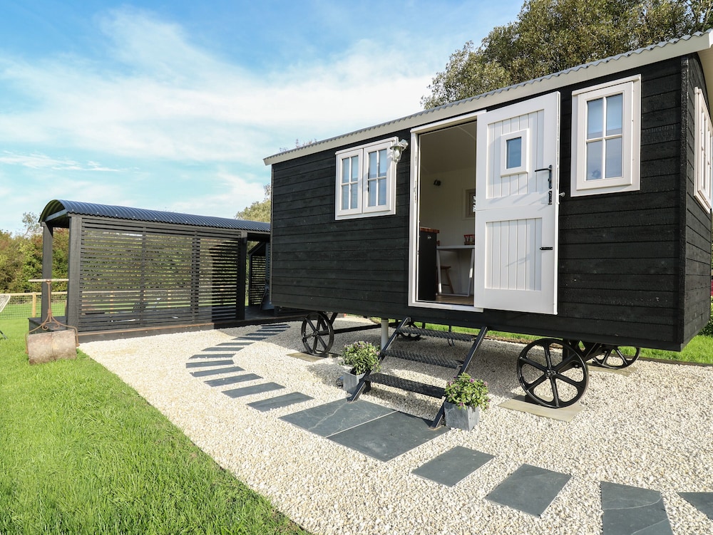 Dragonfly Shepherd's Hut