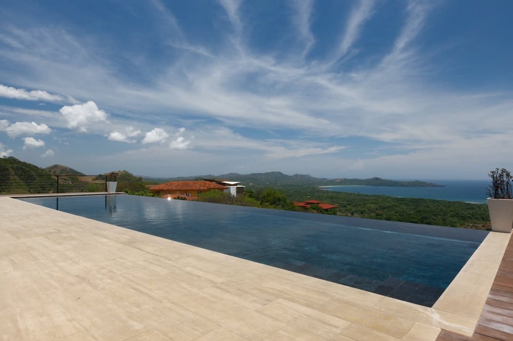 w Breathtaking 9BR Villa in Costa Rica