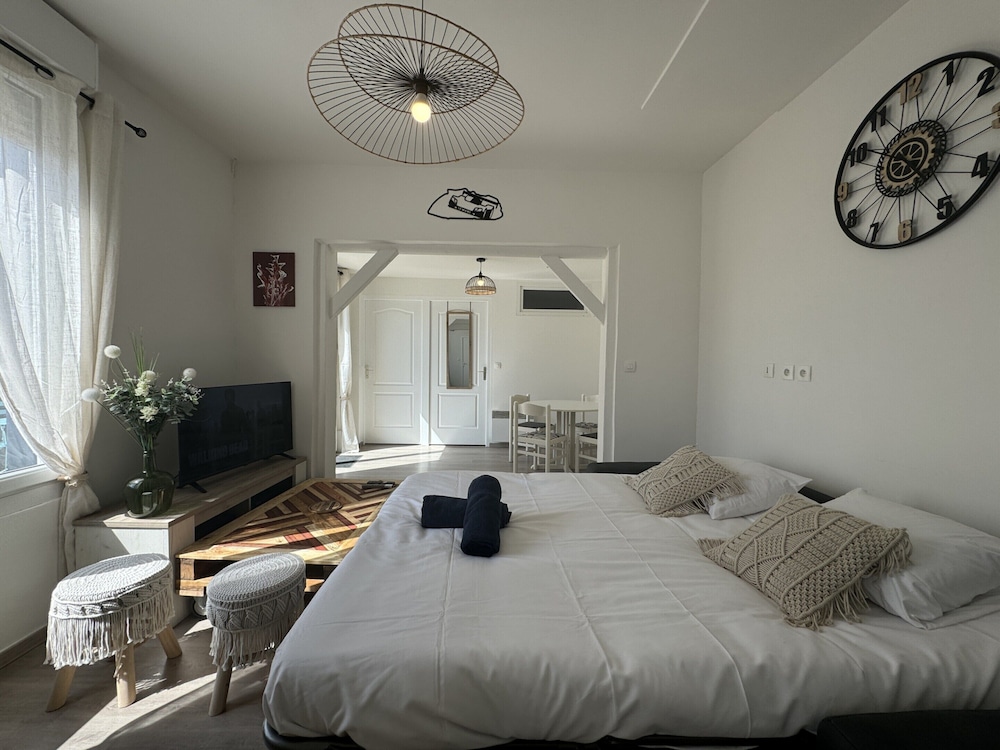 House in Le Mans With Private Courtyard