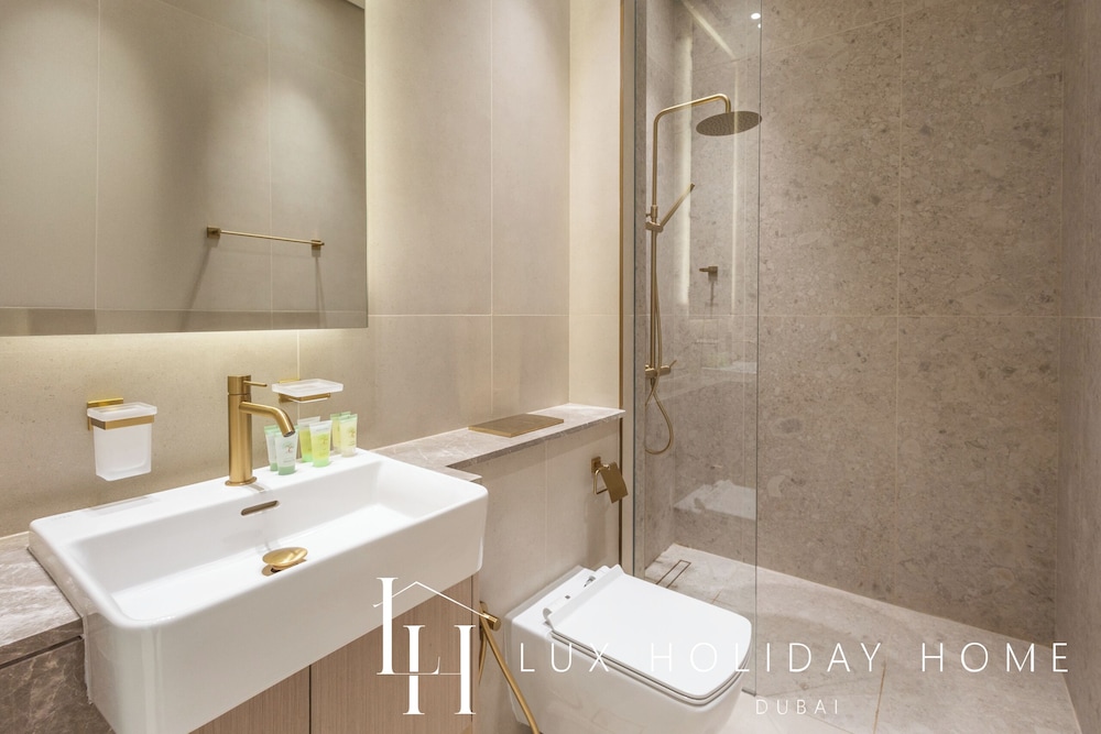 LUX The Phantom Sky Pool Suite