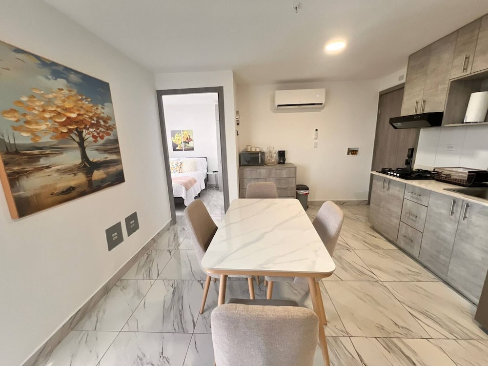 Executive Apartment on Balboa Avenue