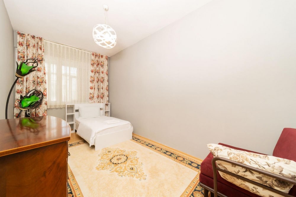 Colorful Flat Close to the Coast in Muratpasa