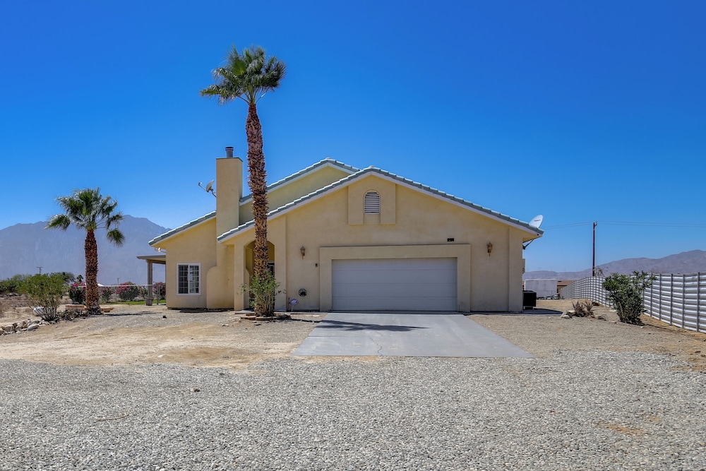 Desert Escape: 360 Mtn Views & Saltwater Pool/spa