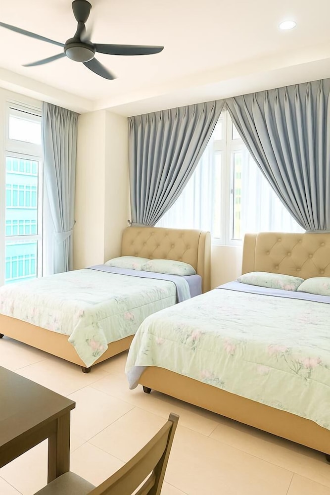 4PAX Studio NetfliX Free WIFI