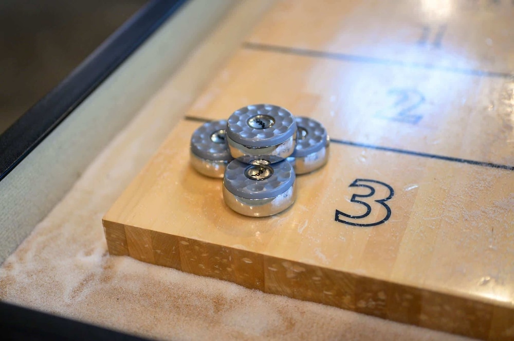 Cabin Vibe - Bunkroom - 3 King - Firepit - Shuffleboard