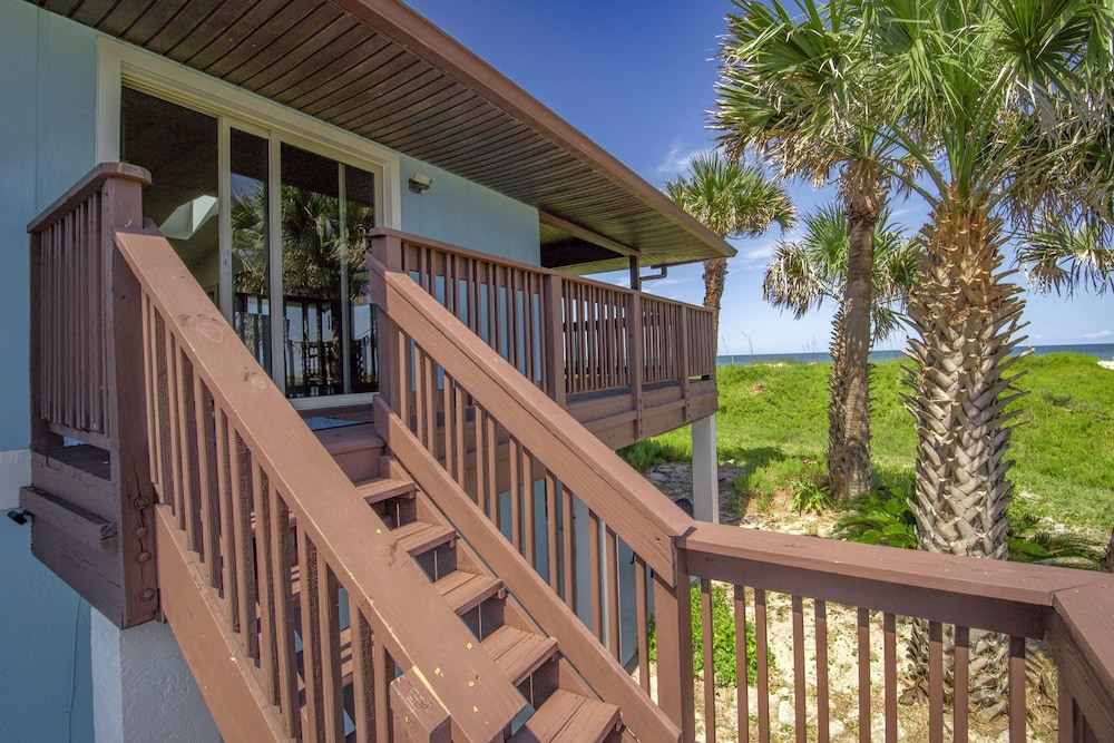 Oceanfront Steps to Sand Deck Pets Welcome