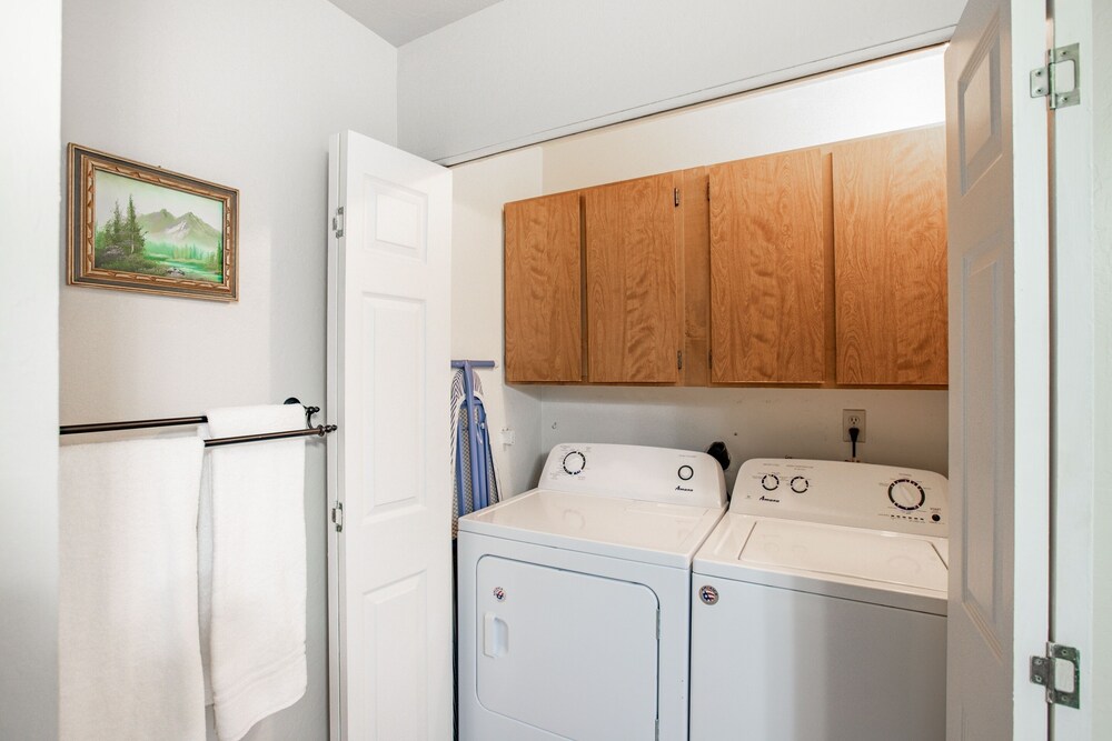 Mountain Retreat with Hot Tub Pool Table - Just over 1 hour to Squaw Valley Resort! by RedAwning - Property Image 9