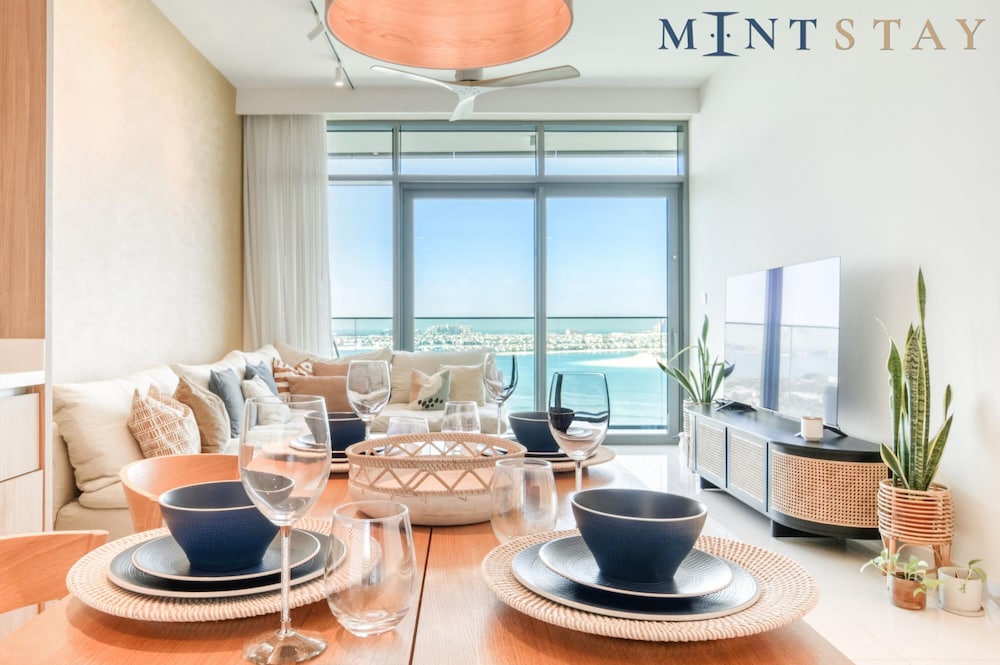 Luxury Sea View Living on Emaar Beachfront