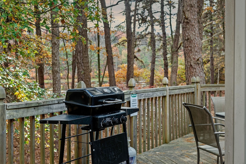 Mohegan by Avantstay Private Dock Firepit Community Pool Beach