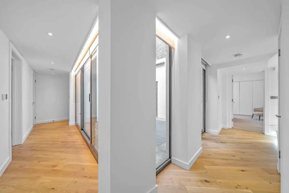 JOIVY Stylish Chelsea home w/patio. view 5