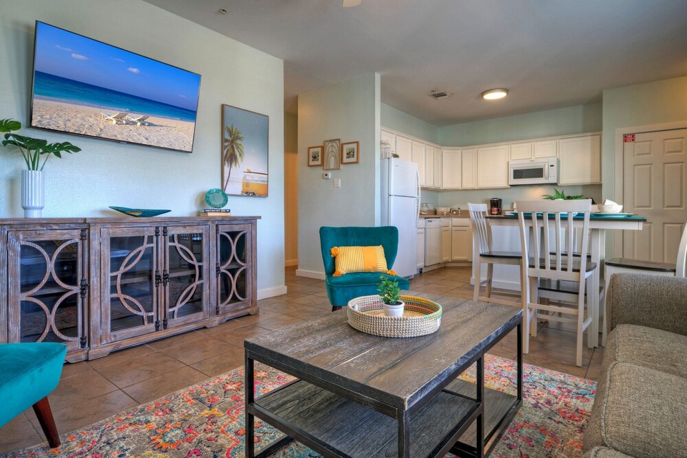 Chic 2BR Coastal Condo Shared Pool Near the Beach Envy the Adventure