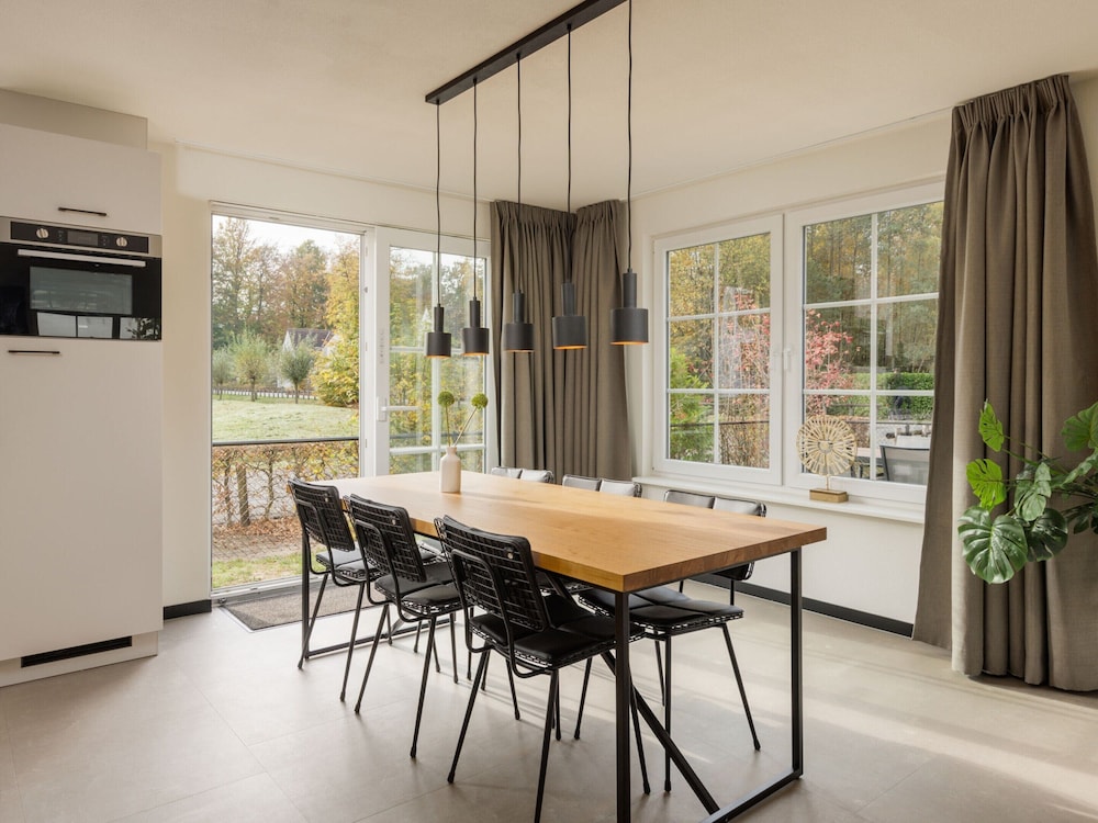 Scenic Villa Retreat With Pets
