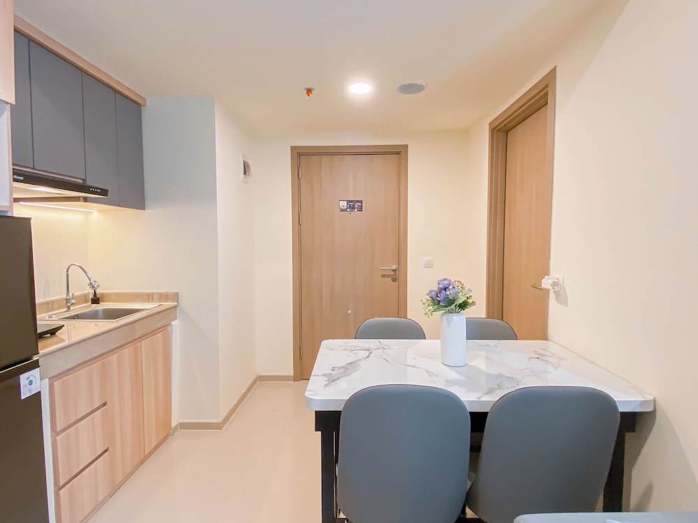 Warm 2Br Apartment At Meikarta