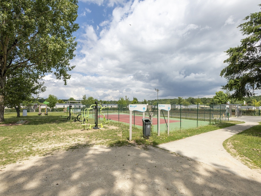 Mobile Home in Veuzain-sur-loire With Garden