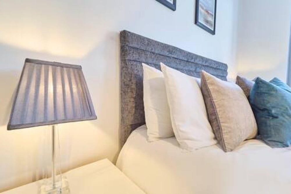 Host Stay Grosvenor Hill view 4