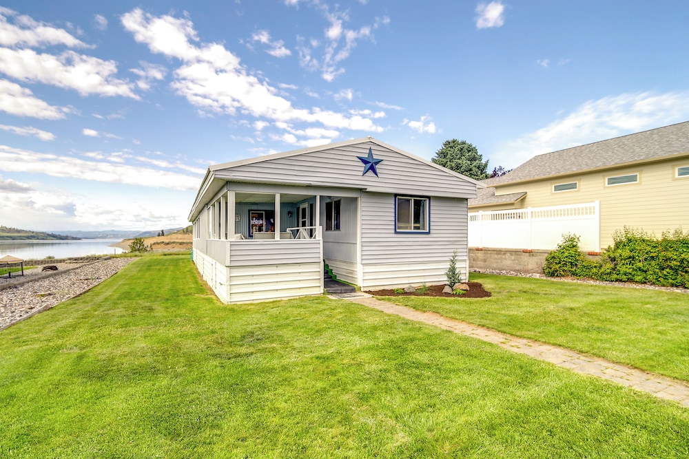 Seven Bays Vacation Rental on Lake Roosevelt! in Davenport, US