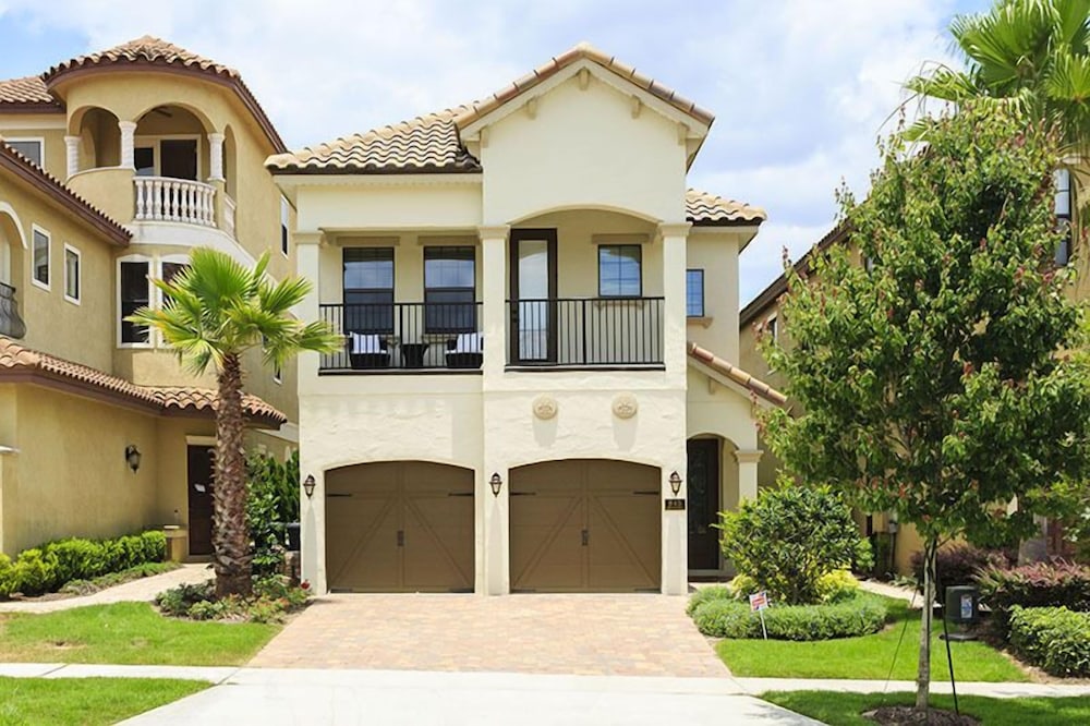 5 Bed 5 Ba Villa with Game Room, Pool & Spa - Image 1