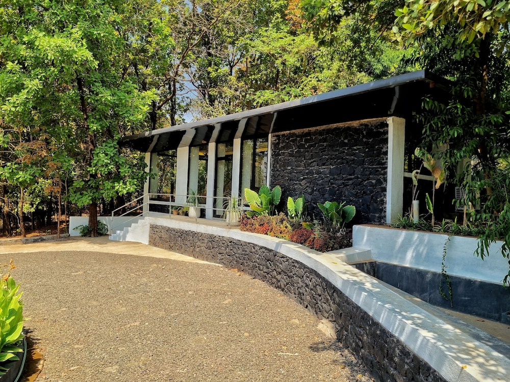 Bird's Nest Resort - Shahapur