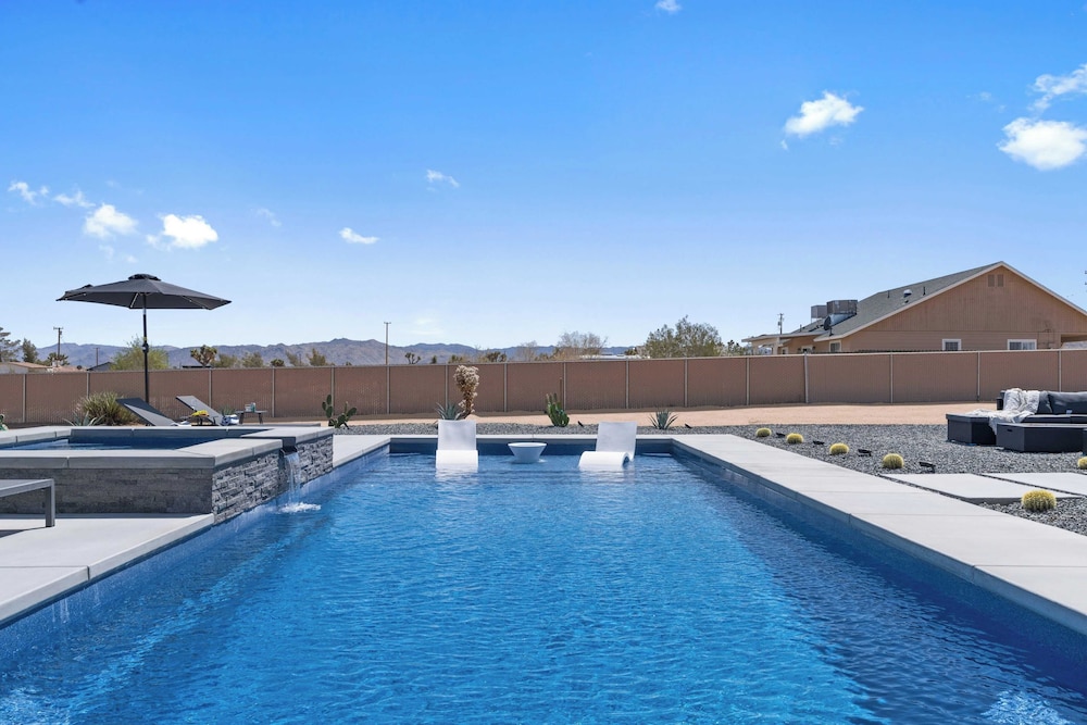 Bocce, Pool+spa, Game Room, Firepit Modern Oasis Yucca Haven by Avantstay