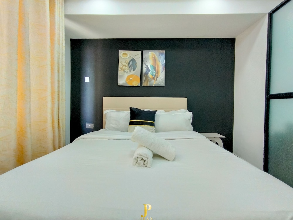Lux Suites Heartland Business Apartments view 2
