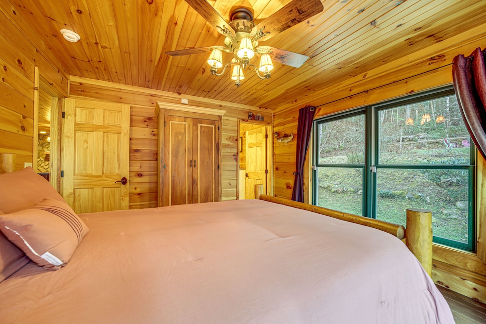 'twin Creeks Lodge' w/ Hot Tub < 1 Mi to Lake! view 2