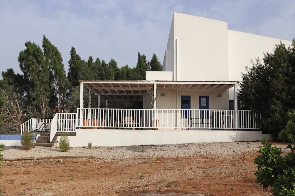 Modern 4-bedroom Villa With A Private Pool