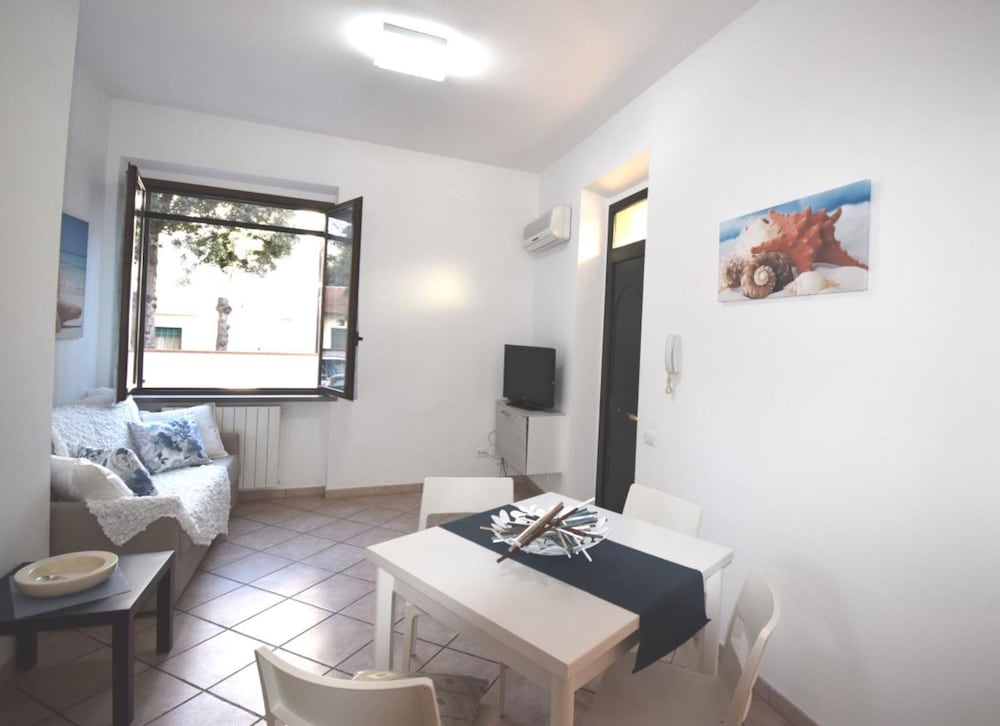 Two-room Apartment Sleeps 5 IN THE Conchiglia Area-rif Caterina