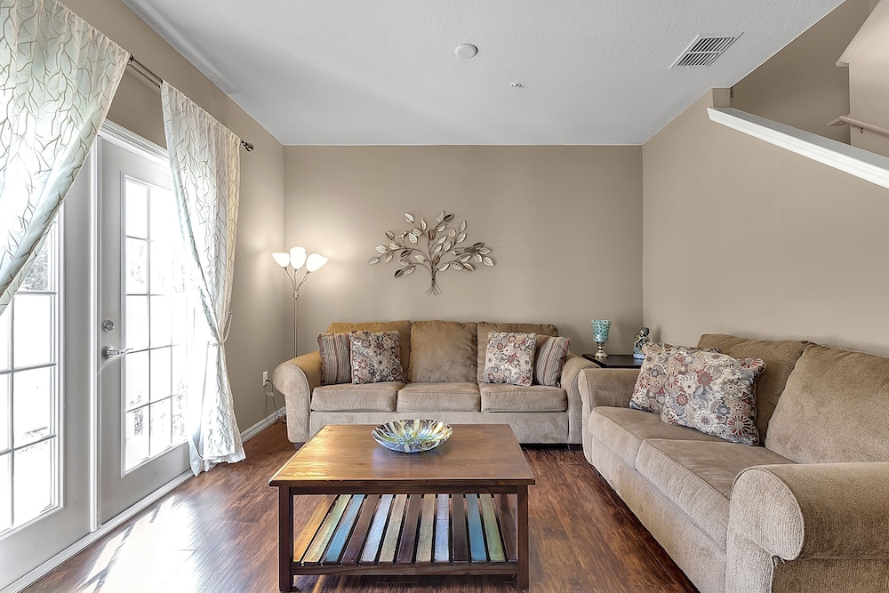 West Lucaya 3206 - Image 3