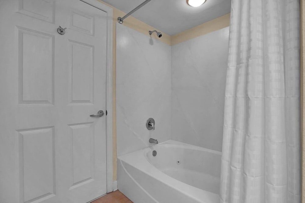 Horizon 701 3 Bedroom Condo