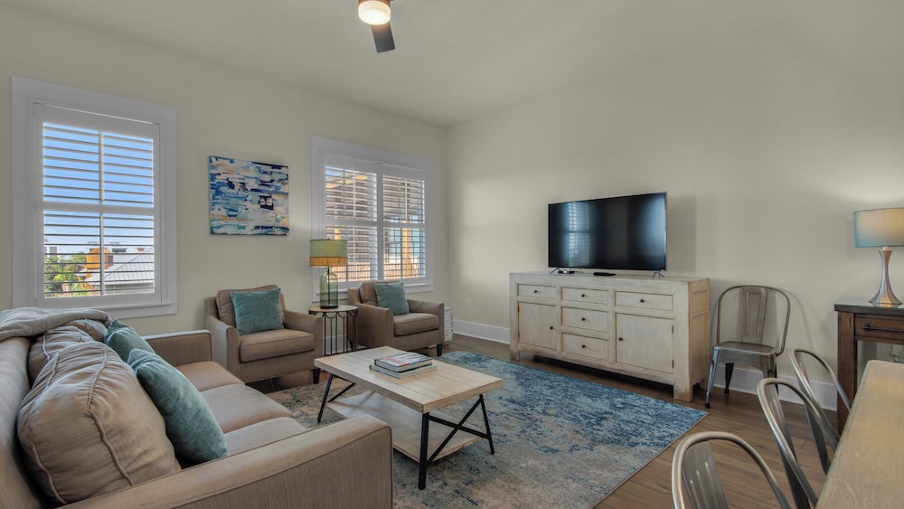 Coastal 3BR Condo With Pool & Shuttle : Snowbird Friendly!